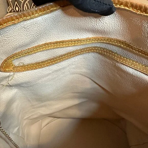 Authentic Louis Vuitton Monogram Marais GM Bucket Bag - Picture 12 of 16